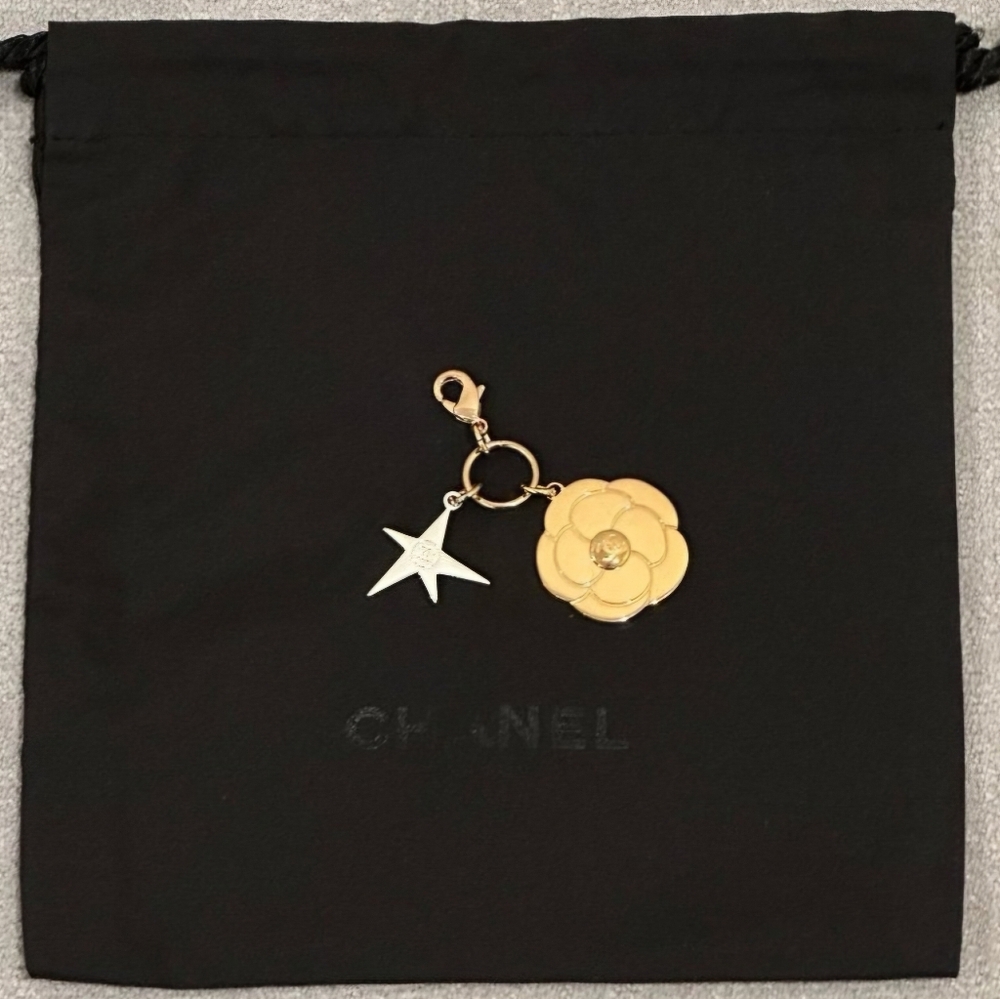 Chanel 2025 Holiday Charms X2 New - Picture 6 of 7